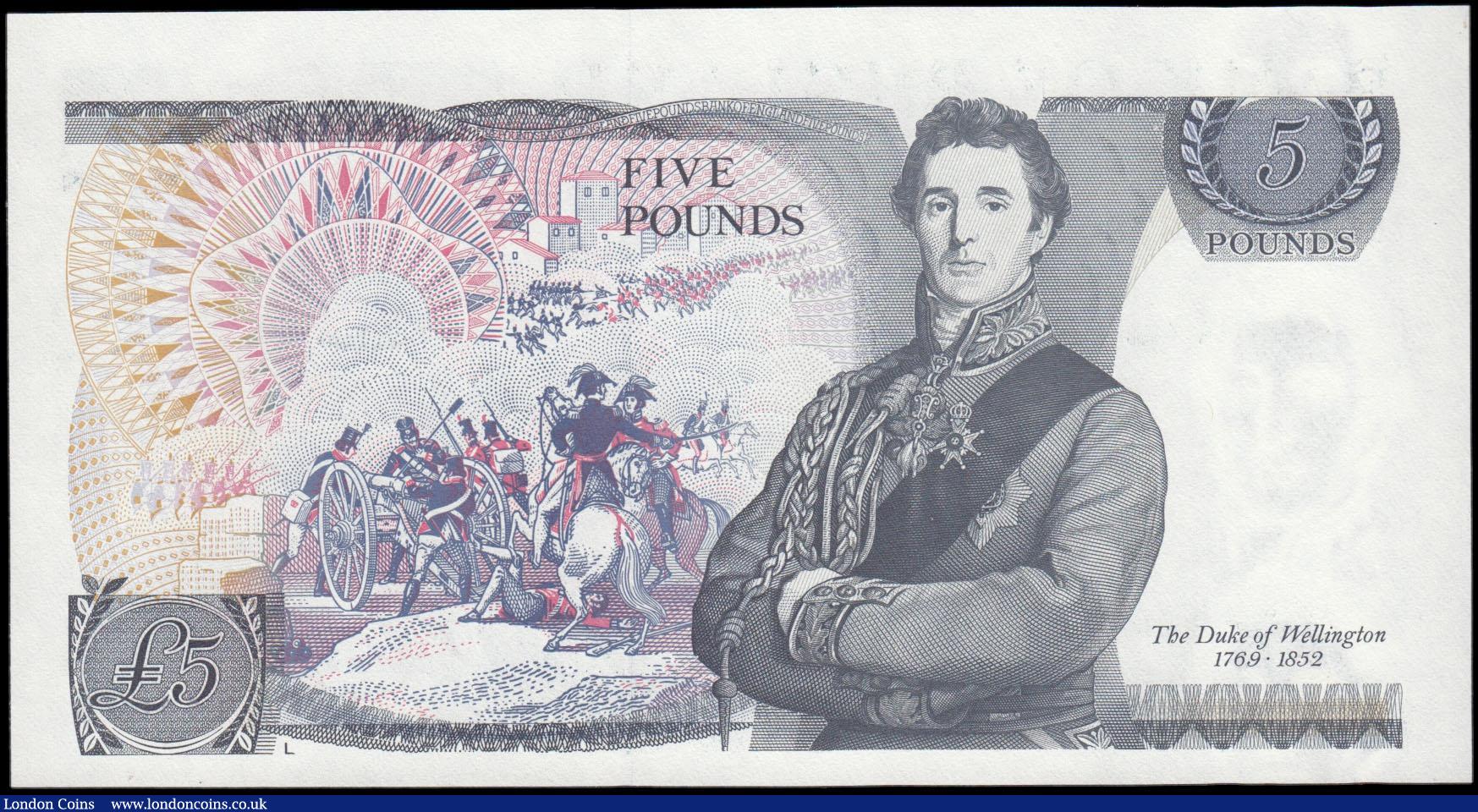 London Coins : A165 : Lot 473 : Five Pounds QE2 pictorial and The Duke of Wellington, Gill B353 1mm Security Thread issued 1988 firs...