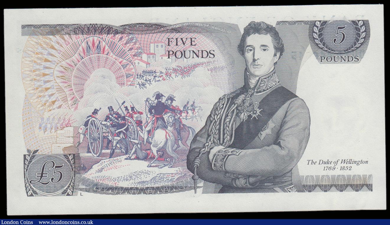 London Coins : A192 : Lot 128 : ERROR - Five Pounds Duke of Wellington B343a issued 1980 without signature, series DU72 446645, AU-U...