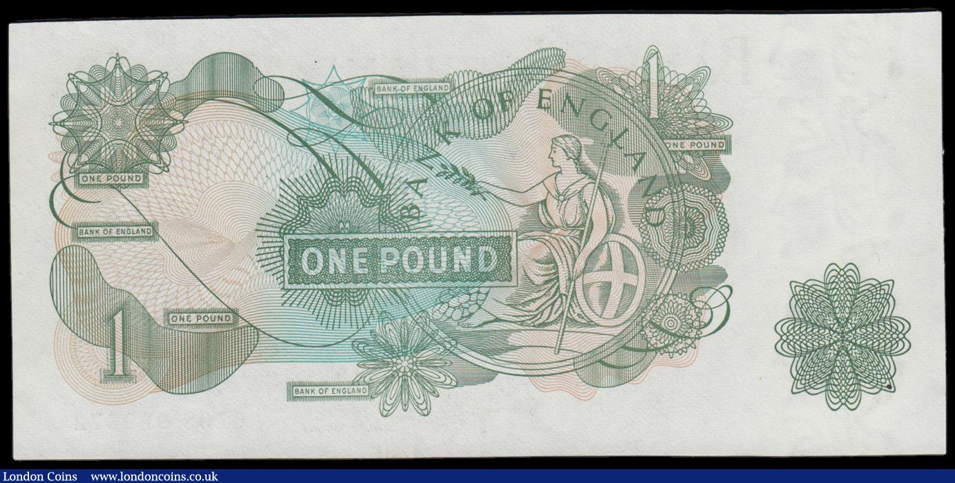 London Coins : A192 : Lot 129 : ERROR - One Pound Page QEII Portrait serial number ERROR with CZ08 929772 top left and CZ08 929672 b...